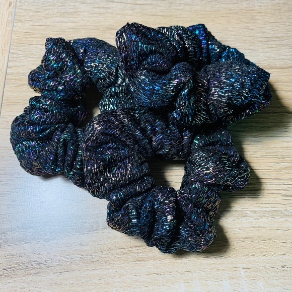 Scrunchie - Picture 3 of 11